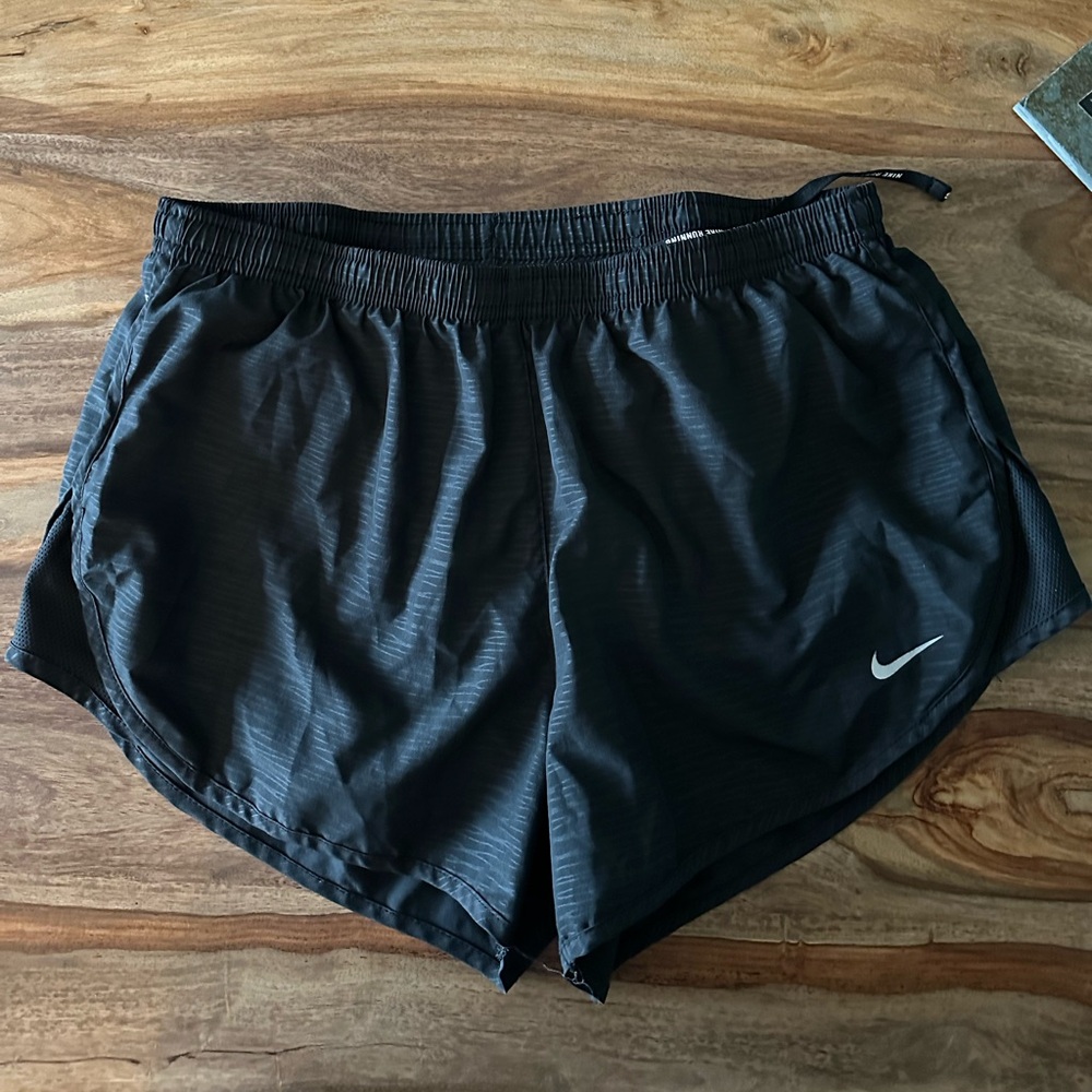 Women’s Nike blackSports Shorts lined inner & outer zip pocket on back. MEDIUM